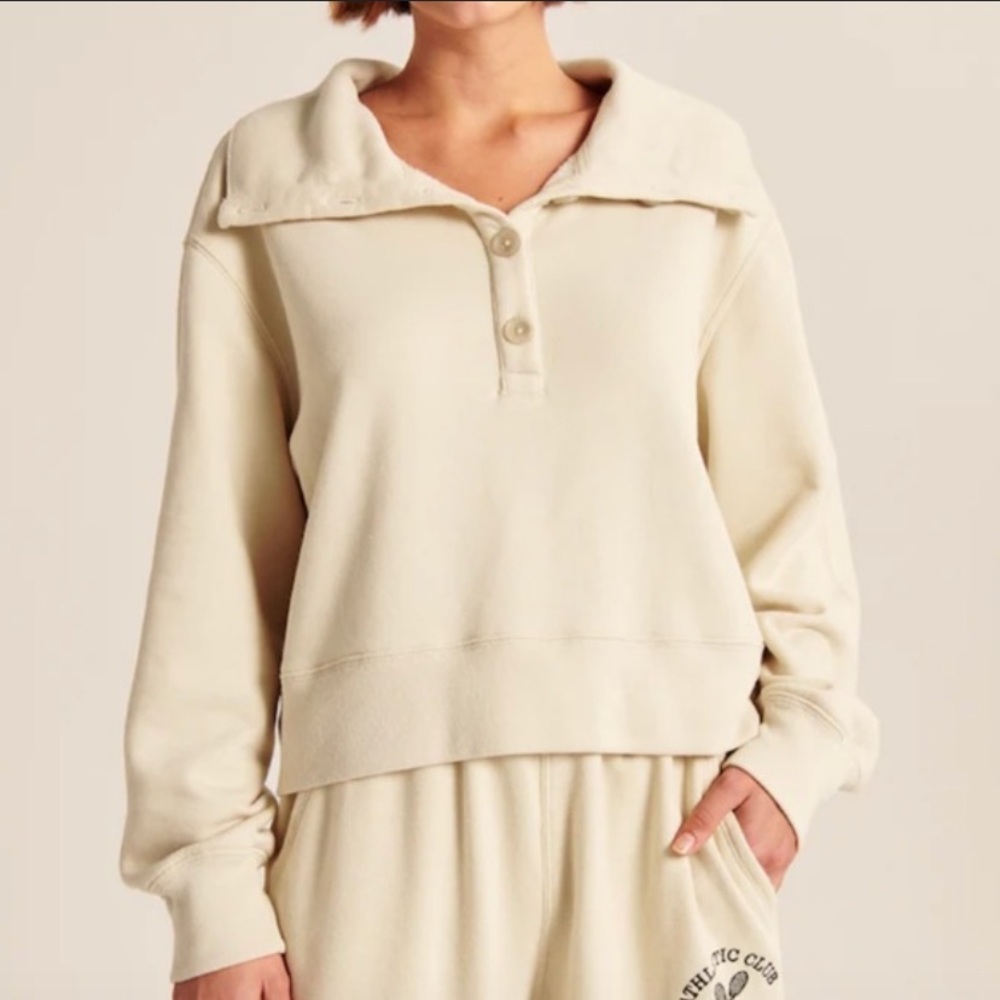 Abercrombie & Fitch Drama Wedge Henley